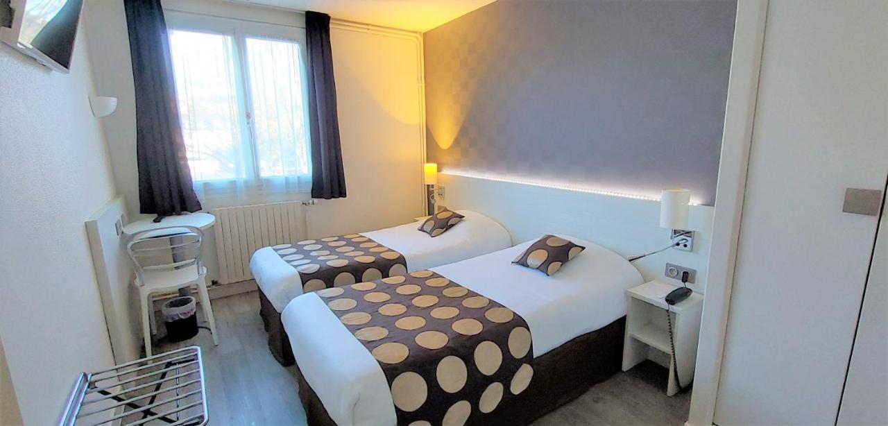 Contact Hotel Du Cerf Château-Gontier Εξωτερικό φωτογραφία