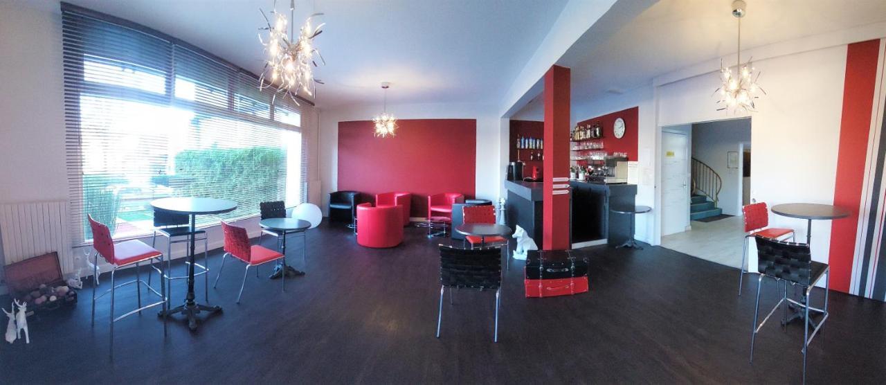 Contact Hotel Du Cerf Château-Gontier Εξωτερικό φωτογραφία