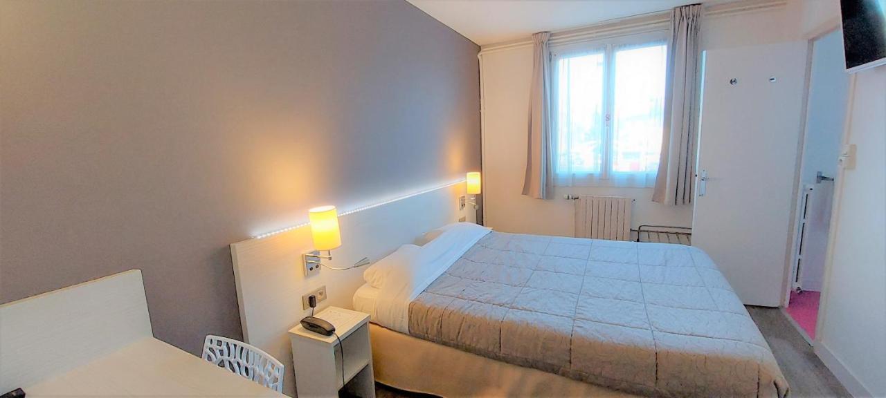 Contact Hotel Du Cerf Château-Gontier Εξωτερικό φωτογραφία
