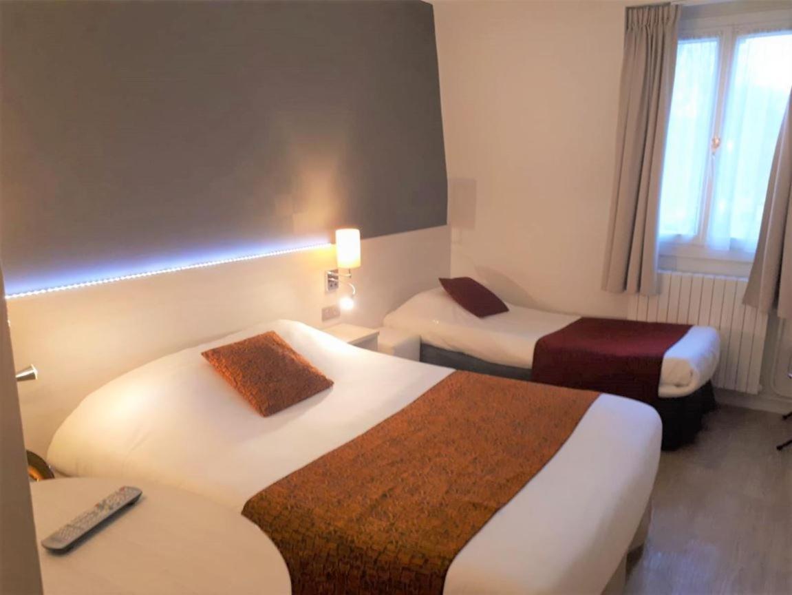 Contact Hotel Du Cerf Château-Gontier Εξωτερικό φωτογραφία