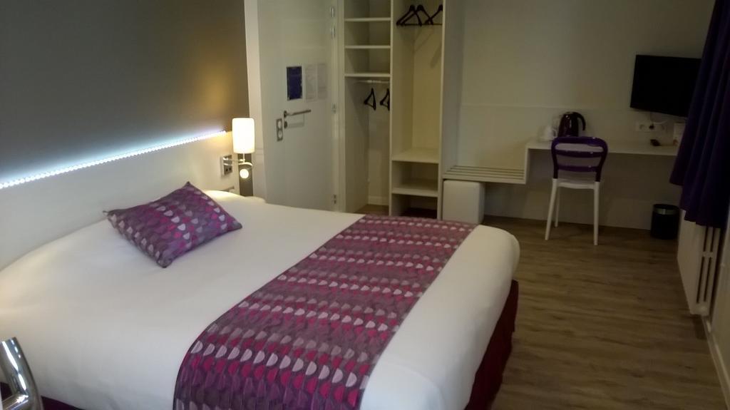 Contact Hotel Du Cerf Château-Gontier Δωμάτιο φωτογραφία