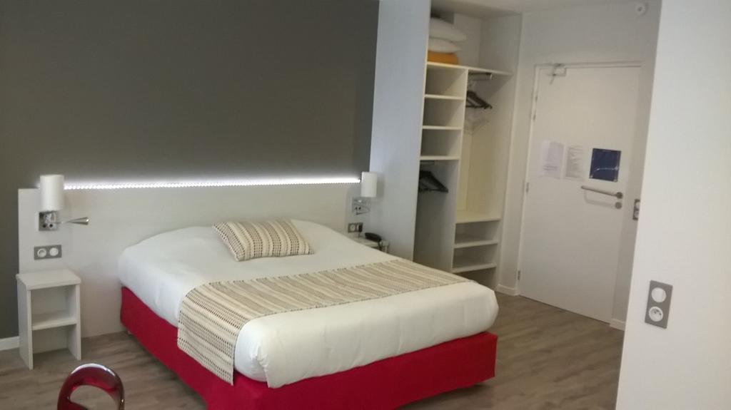 Contact Hotel Du Cerf Château-Gontier Δωμάτιο φωτογραφία