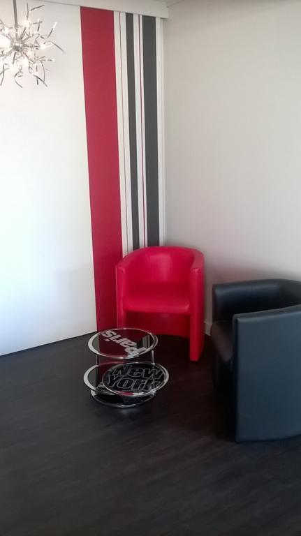 Contact Hotel Du Cerf Château-Gontier Εξωτερικό φωτογραφία