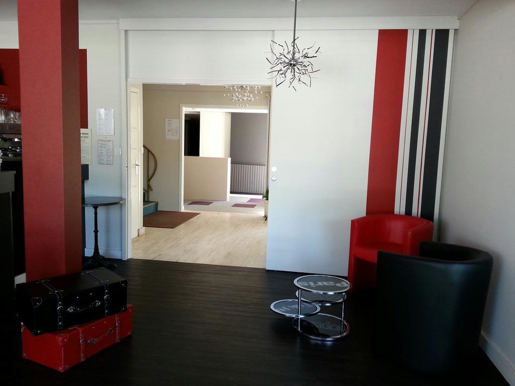 Contact Hotel Du Cerf Château-Gontier Εξωτερικό φωτογραφία