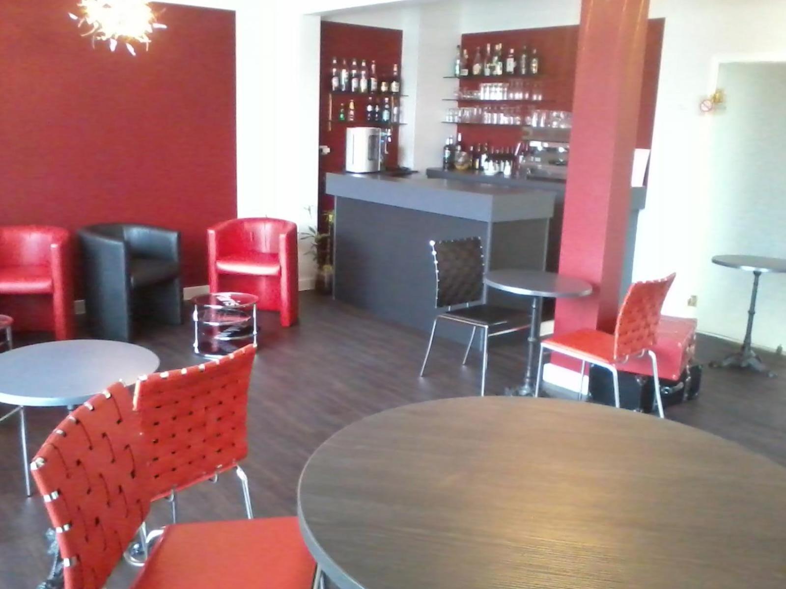 Contact Hotel Du Cerf Château-Gontier Εξωτερικό φωτογραφία