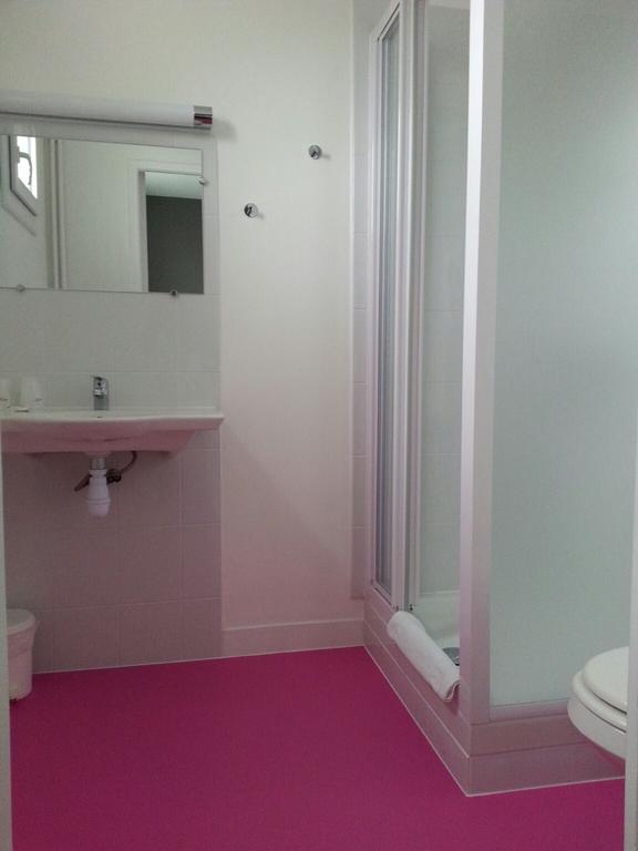 Contact Hotel Du Cerf Château-Gontier Εξωτερικό φωτογραφία