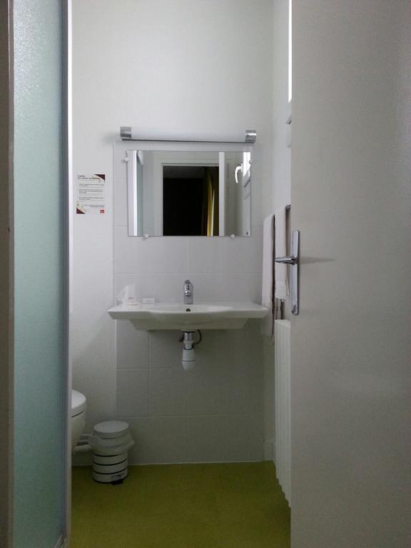 Contact Hotel Du Cerf Château-Gontier Εξωτερικό φωτογραφία