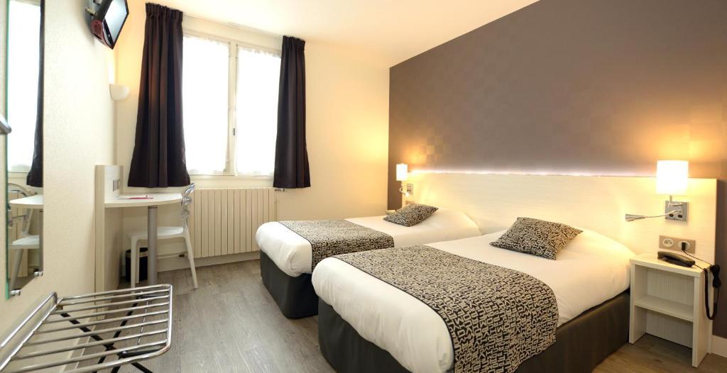 Contact Hotel Du Cerf Château-Gontier Δωμάτιο φωτογραφία