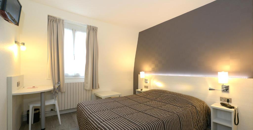 Contact Hotel Du Cerf Château-Gontier Δωμάτιο φωτογραφία