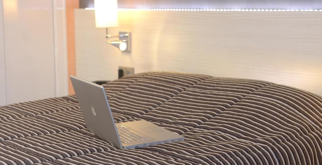 Contact Hotel Du Cerf Château-Gontier Δωμάτιο φωτογραφία