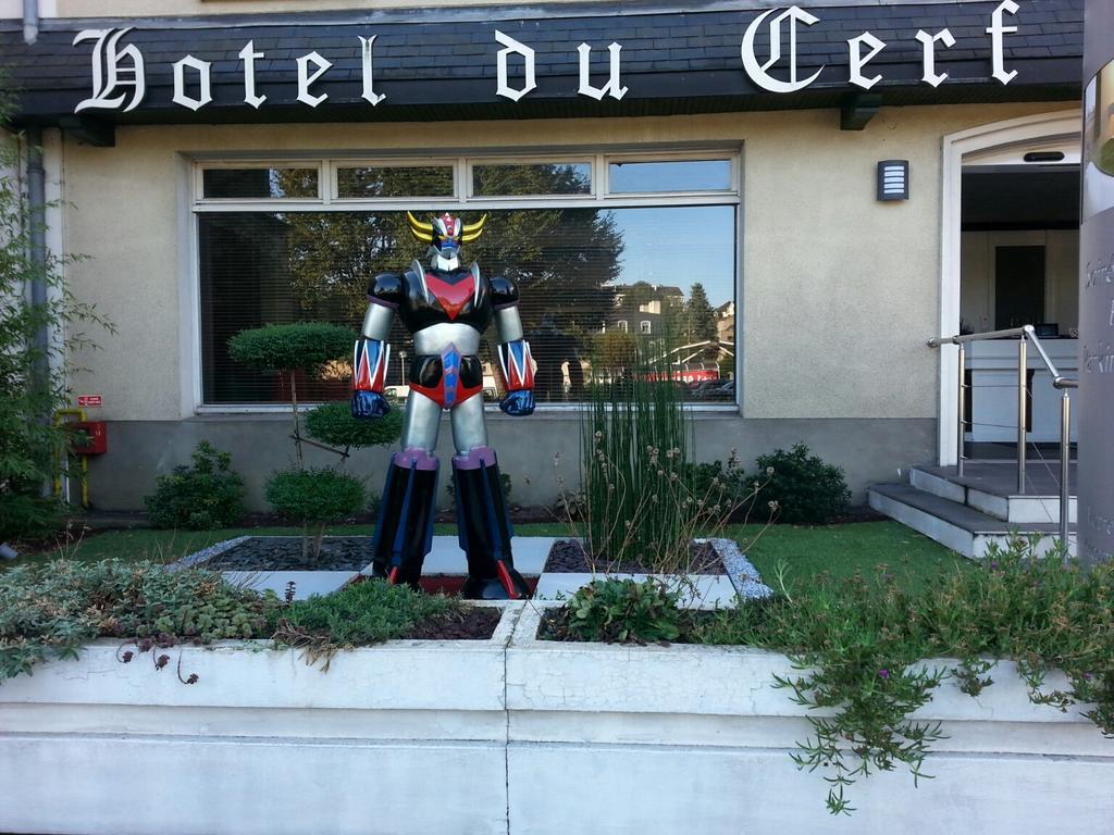 Contact Hotel Du Cerf Château-Gontier Εξωτερικό φωτογραφία